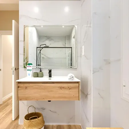 Familiar Con Wifi A Estrenar En Apartamento *